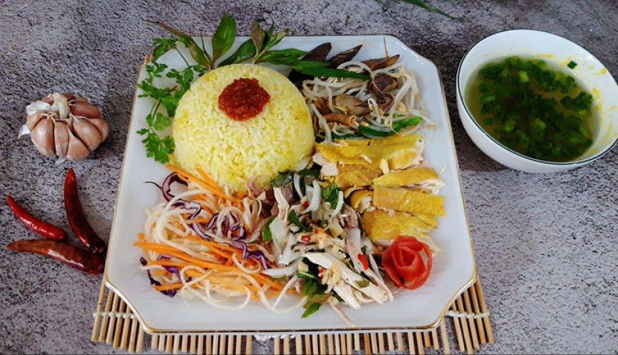 A Taste of Central Vietnam: Hoi An-style Chicken Rice on Your Dinner Table