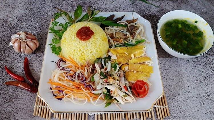 A Taste of Central Vietnam: Hoi An-style Chicken Rice on Your Dinner Table