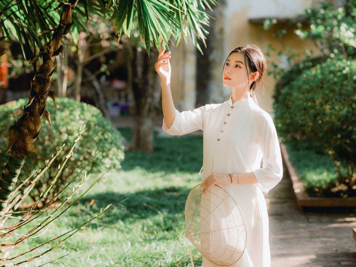 vietnamese woman outdoors fashion 7775904