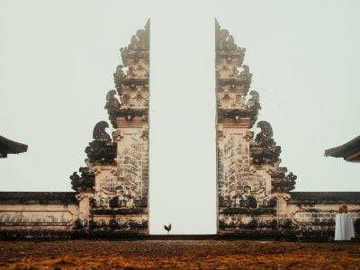 rooster in between concrete arch