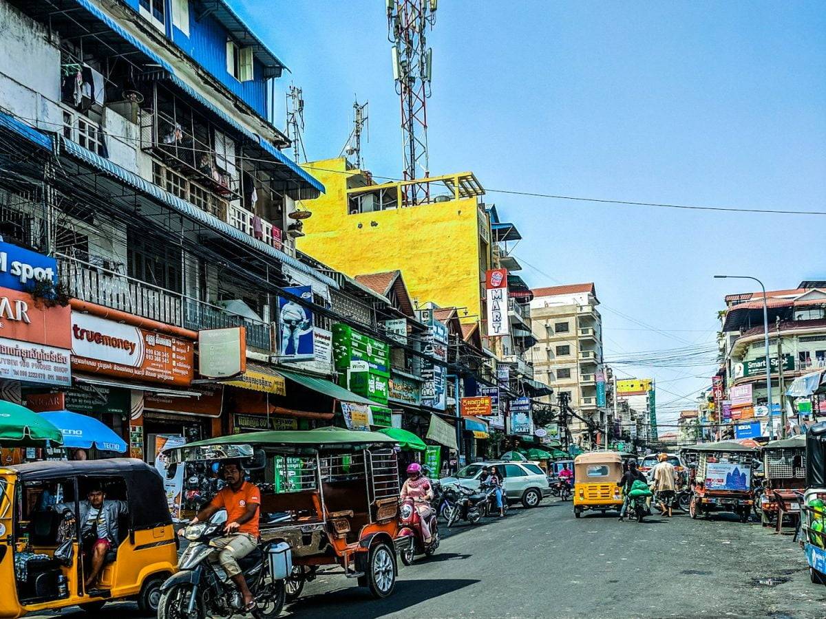 auto rickshaws on street