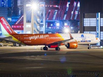 Vietjet Air A321-271N VN-A694 'Tôi yêu Tổ Quốc tôi' 001A