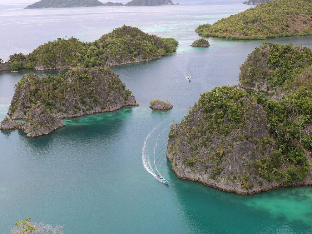 cotage, raja ampat, indonesia